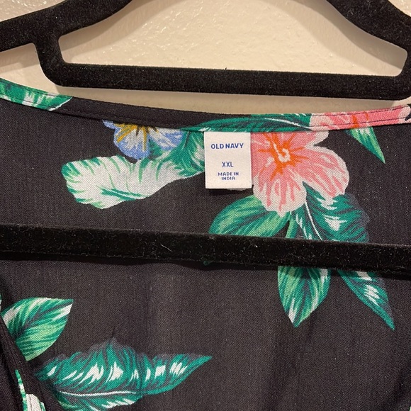 Old Navy top. XXL - Picture 2 of 7